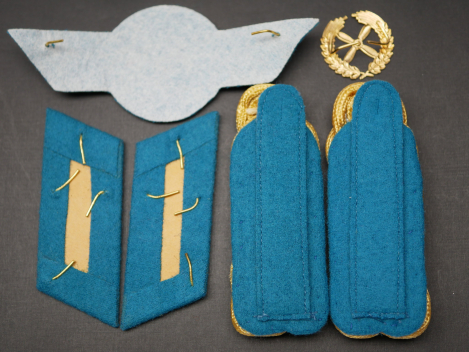 GDR NVA – Pair of shoulder boards + collar tabs + cap badge (Colonel General, LSK Air Force)