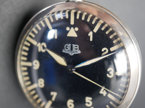 Preview: DDR NVA Taschenuhr - Äußerst seltene GUB Glashütter Beobachtungsuhr mit schwarzem Zifferblatt im Etui
