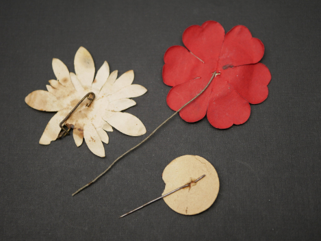 3x Abzeichen aus Papier - Blume mit HK - Tag der Arbeit