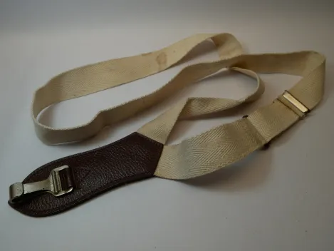 Gehänge - Tragevorrichtung mit Unterschnallriemen für den Paradesäbel der NVA / DDR - Variante 2