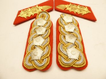 Pair of shoulder pieces + collar mirror Army General LSK of the NVA