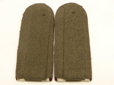 Pair of shoulder pieces for officers' officers Pioneers 3rd year of study, embroidered version