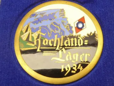 Emaillierte HJ Plakette "Hochland - Lager 1934" mit Hersteller