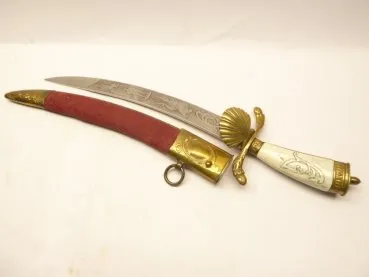 Splendor - deer catcher with initials on the handle and blade