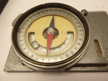 Kompass in Leder-Tasche, Russisch