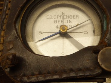 Kompass ED Sprenger Berlin in Leder-Tasche