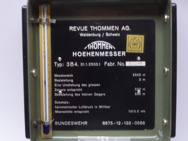 Bundeswehr BW - Thommen Altimeter - Waldenburg / Switzerland - TYPE 3B4 in leather case