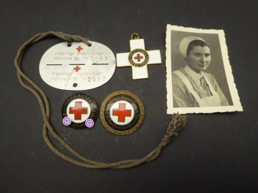 Nachlass einer DRK Helferin - EKM Erkennungsmarke + Foto + Orden Deutsches Rotes Kreuz