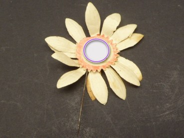 WHW badge - flower with HK