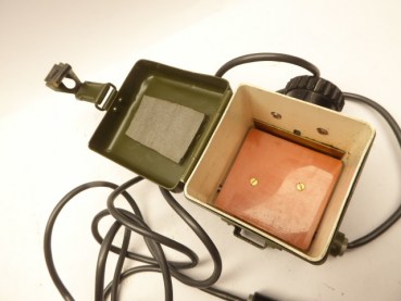Batteriekasten mit Strichplattenbeleuchtung und Regulierung für Entfernungsmesser, Hersteller Carl Zeiss Jena
