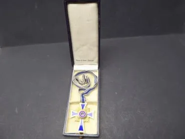 Mutterkreuz in Gold am Band im Etui. Hersteller Ziemer & Söhne Oberstein