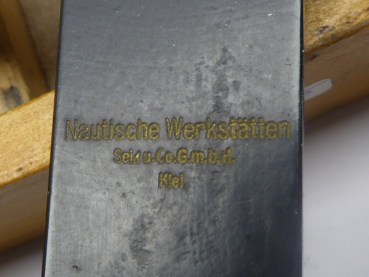 Kriegsmarine - Peilaufsatz F.N. 2472 Nautische Werkstätten Seik u. Co. GmbH Kiel im Kasten