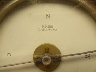 Große Bussole / Kompass der Firma R. Reiss Liebenwerda im Kasten