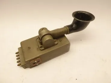 Chest microphone from 1940 for artillery and flak