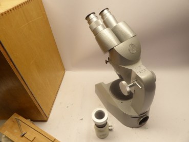 Hertel Reuss Mikroskop mit Zubehör im Kasten