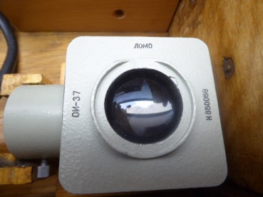 Russisch - Kaltlichtquelle + Zubehör für ein Mikroskop im Kasten