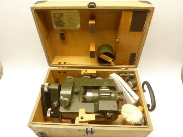 Zeiss seconds - theodolite Theo 010 with lots of accessories in the box