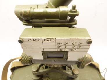 Artillerie - Richtkreis mit Bussole - DIRECTOR NO. 7 MK IV O.S.2182 mit Zubehör im Kasten