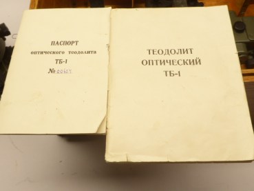 UdSSR - Theodolit TB1 von 1958 mit viel Zubehör im Kasten