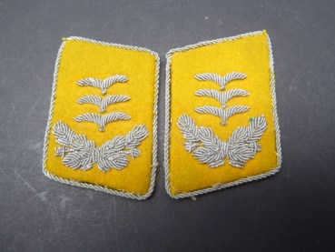 Deutsche Luftwaffe - Paar Kragenspiegel für einen Hauptmann fliegendes Personal