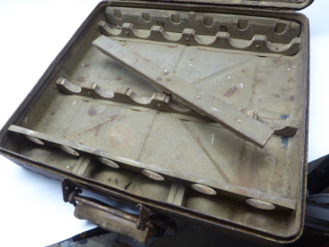 Heer Wehrmacht transport case for Flak 18 ammunition cartridge case + insert, remnants of the label preserved.