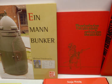6x Bücher über Polizeiwaffen + Vorderlader + Ein Mann Bunker + Panzer + Luftrüstung + Rüstungsstandorte