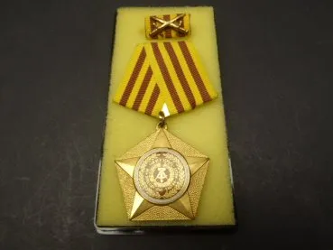 DDR NVA Kampforden "Für Verdienste um Volk und Vaterland" 1. Modell in Gold (900er Silber vergoldet)