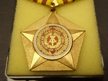 GDR NVA Kampforden "For services to people and fatherland" 1st model in gold (900 silver gold-plated)