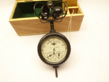 Alter russischer Anemometer Windmesser von 1954 im Kasten