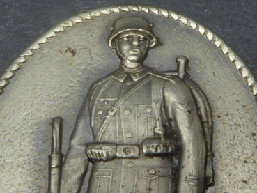 Unknown badge - German soldier - manufacturer Assmann