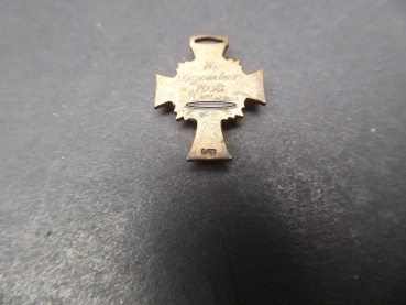 Mutterkreuz in Gold am Band im Etui. Hersteller Walter & Henlein Gablonz + Miniatur in Bronze
