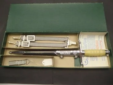 GDR NVA army service dagger with engraved scabbard + hanger + guarantee certificate from 1991 in box, matching numbers