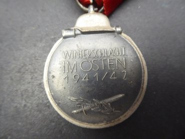 Orden / Medaille Winterschlacht im Osten 1941/42 (Ostmedaille) + Band vom Hersteller 85 - Julius Pietsch, Gablonz