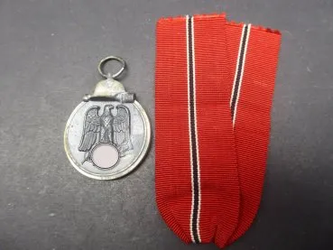 Orden / Medaille Winterschlacht im Osten 1941/42 (Ostmedaille) + Band vom Hersteller 65 - Klein & Quenzer A.G., Idar Oberstein