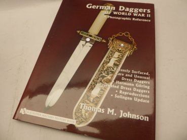 4 Bände Blankwaffen in Geschenkbox - German Daggers of World War II - alle mit Widmung von Johnson