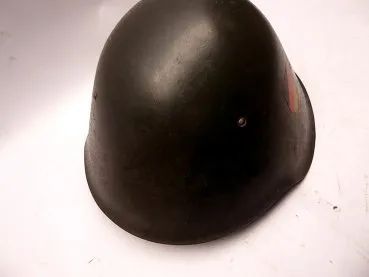 DDR NVA Stahlhelm mit einem Emblem - 1. Modell M56 - Größe 2 - 3. Quartal 1961