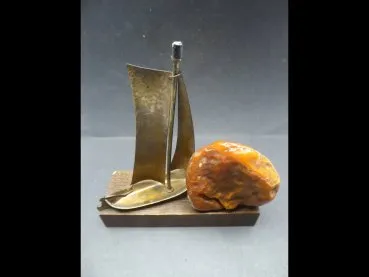 Skulptur - Segelschiff mit großen Bernstein - Butterscotch ca. 250-300 Gramm