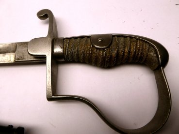 Artillery saber with blade etching