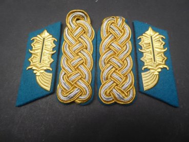 DDR NVA - pair of collar tabs + epaulettes for the service shirt General Air Force