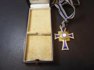 Mutterkreuz in Gold am Band im Etui mit Hersteller A. Rettenmaier Schwäb. Gmünd