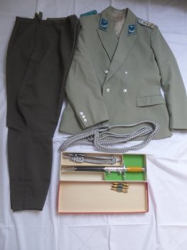 Nachlass NVA LSK Luftstreitkräfte eines Fliegeringenieur - Dolch + Uniform + Orden