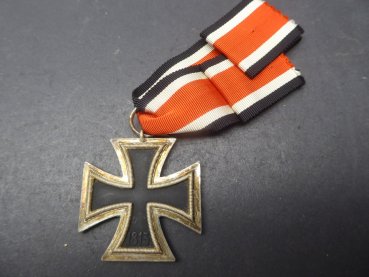 EK2 Eisernes Kreuz 2. Klasse 1939 am Band, Hersteller 24 für Arbeitsgemeinschaft der Hanauer Plakettenhersteller, Hanau am Main