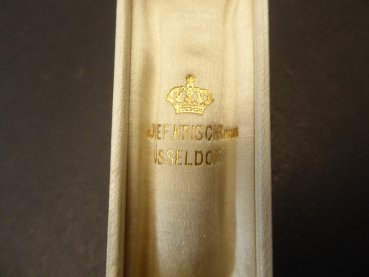 Geschenknadel Kaiser Franz Joseph zu Österreich im Etui, 750er Gold