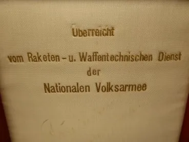 Plakette im Etui "Überreicht vom Raketen- u. Waffentechnischen Dienst der Nationalen Volksarmee"