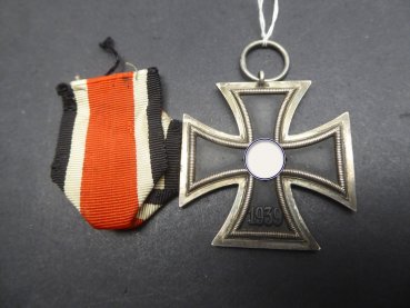 EK2 Eisernes Kreuz 2. Klasse 1939 am Band - unmarkiertes Stück - entweder 24er oder 55er