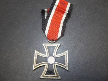 EK2 Eisernes Kreuz 2. Klasse 1939 am Band - unmarkiert 2 für C.E. Juncker, Berlin