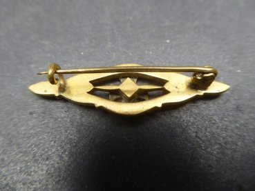 Patriotic brooch with applied Iron Cross WW1