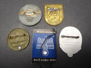 Lot of 4 badges + WHW booklet