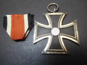 EK2 Eisernes Kreuz 2. Klasse 1939 vom Hersteller 100 für Wächtler & Lange am Band