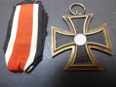 EK2 Iron Cross 2nd Class 1939 from the manufacturer 44 Jakob Bengel Oberstein on the ribbon